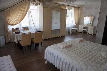 Фото номера Люкс с видом на горы Отель Hotel Central Park г. Velyikyy Bychkiv 3