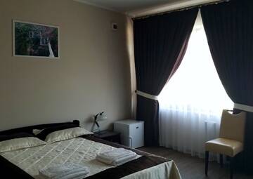 Фото номера Семейный полулюкс Отель Hotel Central Park г. Velyikyy Bychkiv 4