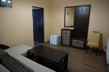 Фото номера Трехместный номер «Комфорт» с душем Отель Hotel Central Park г. Velyikyy Bychkiv 6