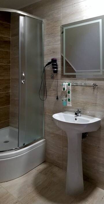 Фото номера Семейный полулюкс Отель Hotel Central Park г. Velyikyy Bychkiv 7